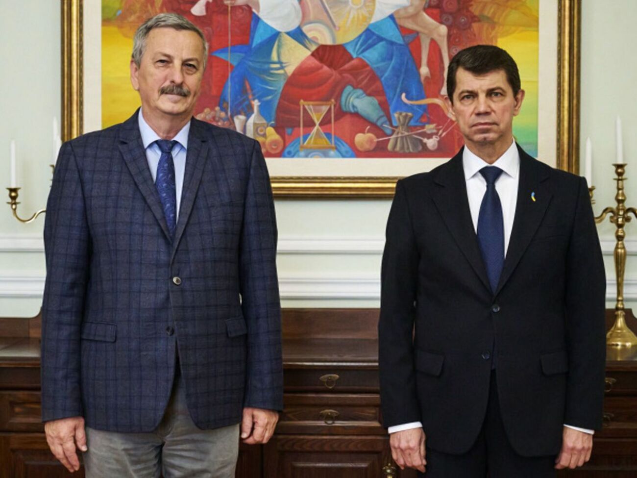 Мищенко (на фото справа) отметил, что Украина никогда не позволяла себе вмешиваться во внутренние дела любой страны