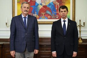 Міщенко (на фото праворуч) зазначив, що Україна ніколи не дозволяла собі втручатися у внутрішні справи будь-якої країни