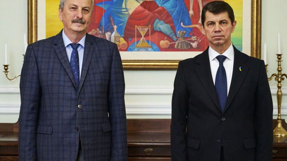 Мищенко (на фото справа) отметил, что Украина никогда не позволяла себе вмешиваться во внутренние дела любой страны