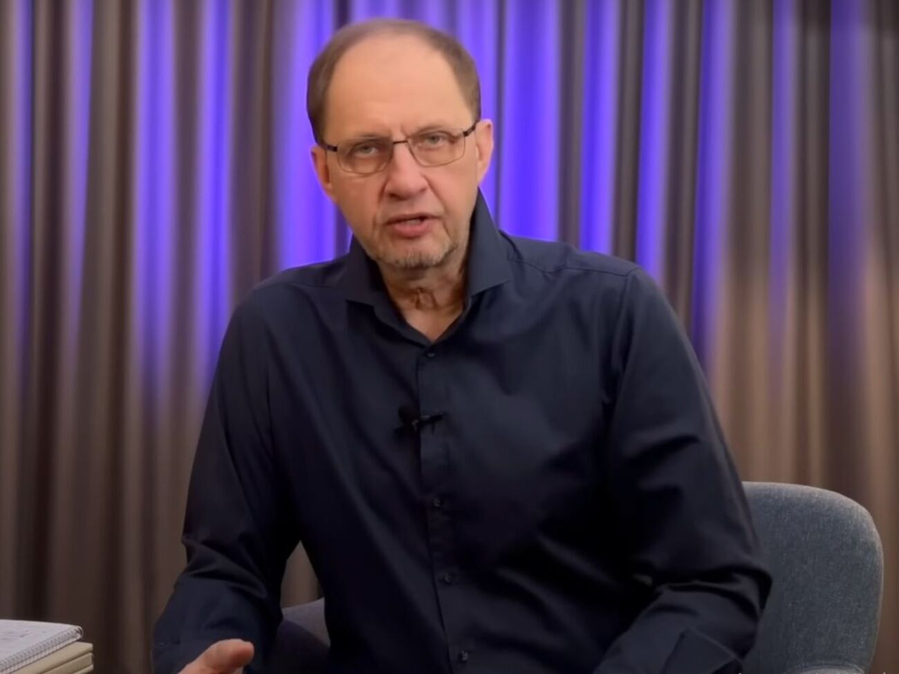 Набутов розповів, як Путін летів поряд із Сєчиним