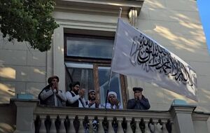 Пропагандисти стверджують, що над посольством у Москві вперше вивісили прапор талібів