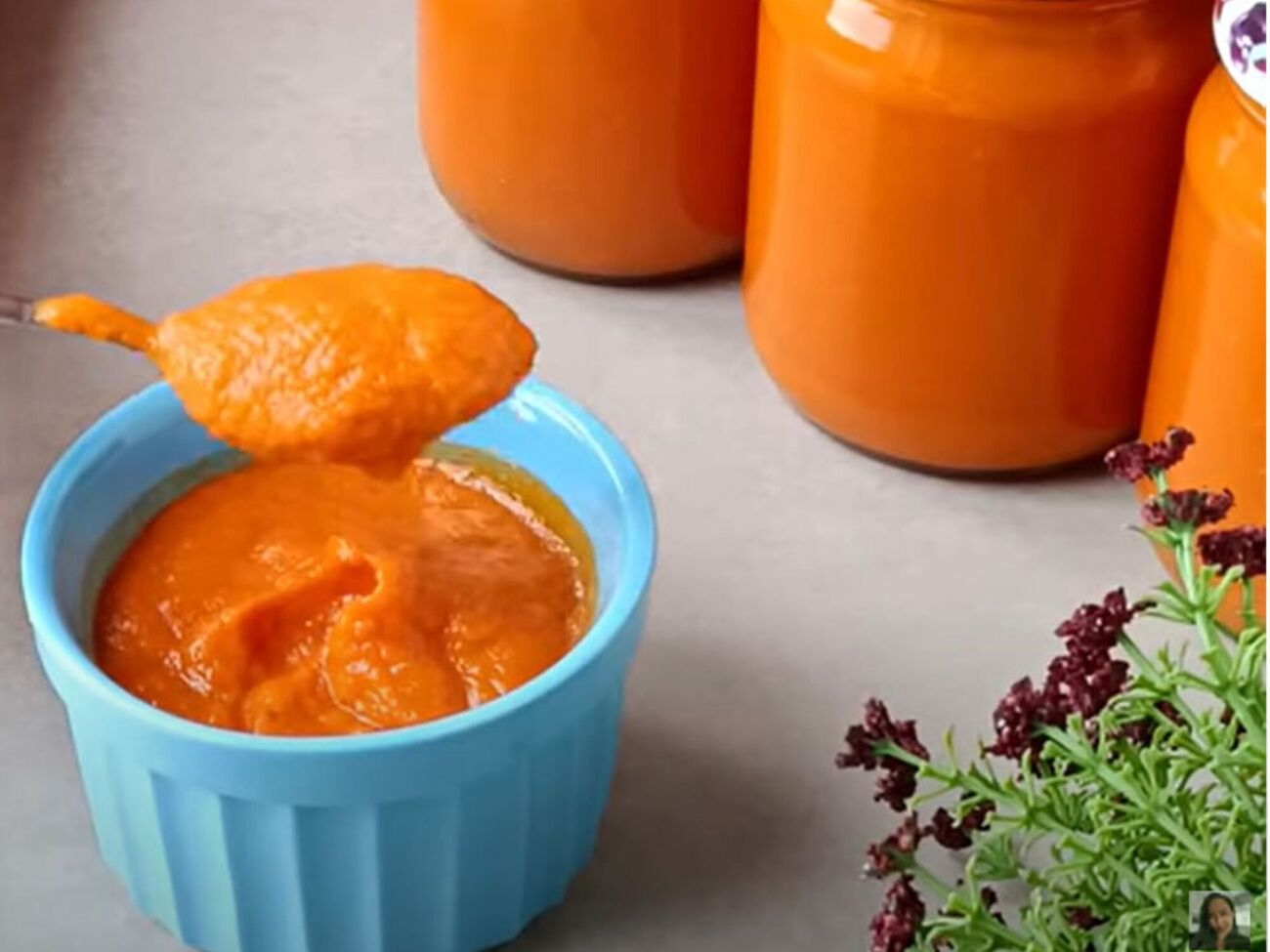 Для кабачкової ікри потрібні кабачки, перець, цибуля, часник і морква