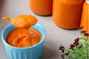 Для кабачковой икры нужны кабачки, перец, лук, чеснок и морковь