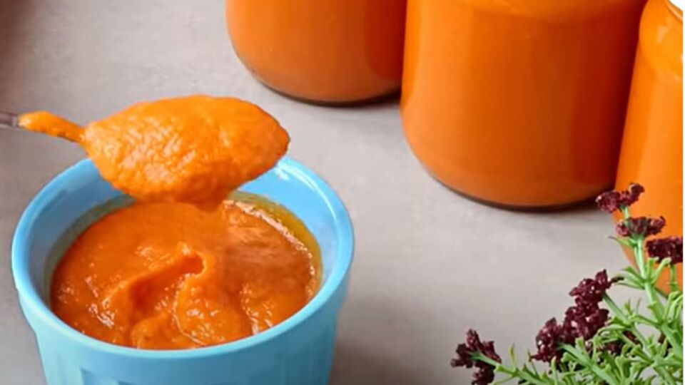 Для кабачковой икры нужны кабачки, перец, лук, чеснок и морковь