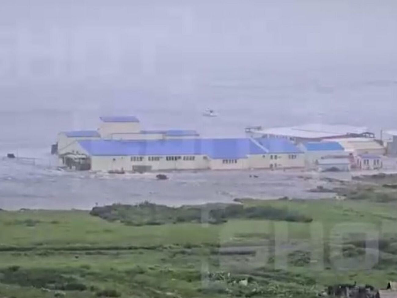 Угроза цунами объявлена на Камчатке, на всех Курильских островах, а также почти на всем восточном побережье Японии, на Аляске и в некоторых американских штатах