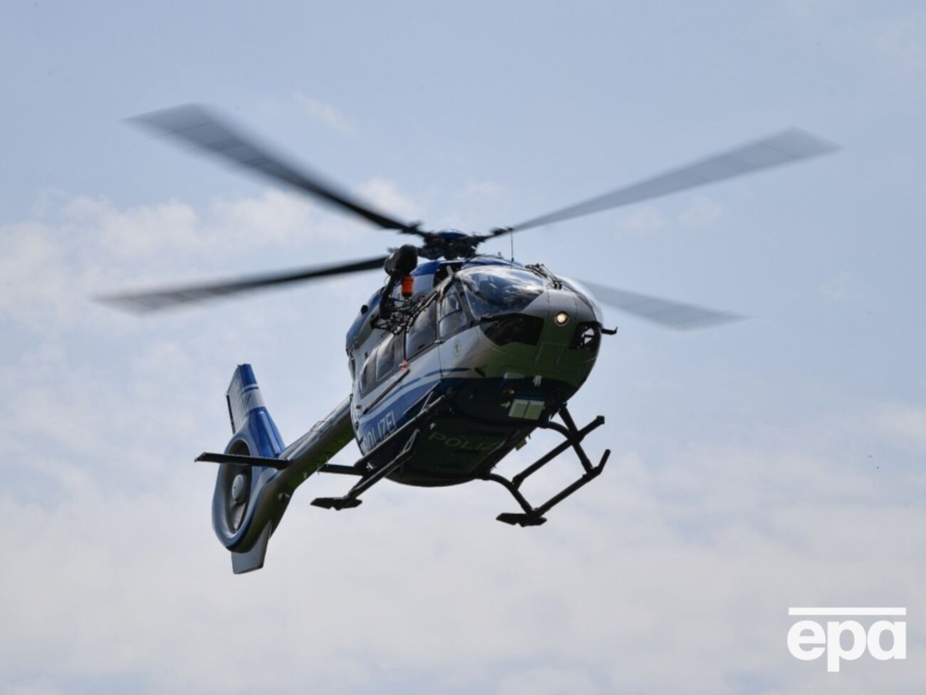 Вертолет EC135 отрабатывал полет на низкой высоте