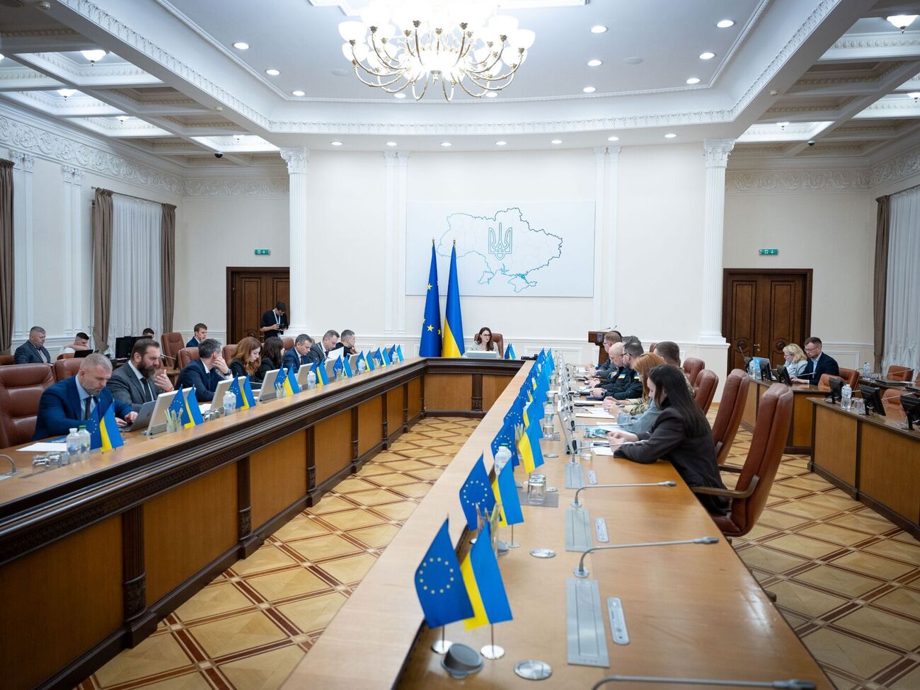 Чиновники на сегодняшнем заседании еще раз нарушили закон, считает нардеп Железняк