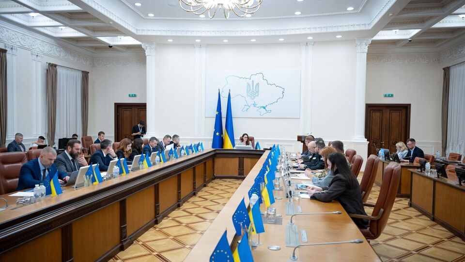 Чиновники на сегодняшнем заседании еще раз нарушили закон, считает нардеп Железняк