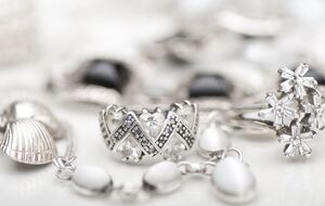 Выбирая серебряные украшения, следует учитывать несколько важных аспектов