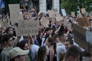 Победа демократии стала возможной благодаря решительной реакции украинцев, говорится в заявлении партии