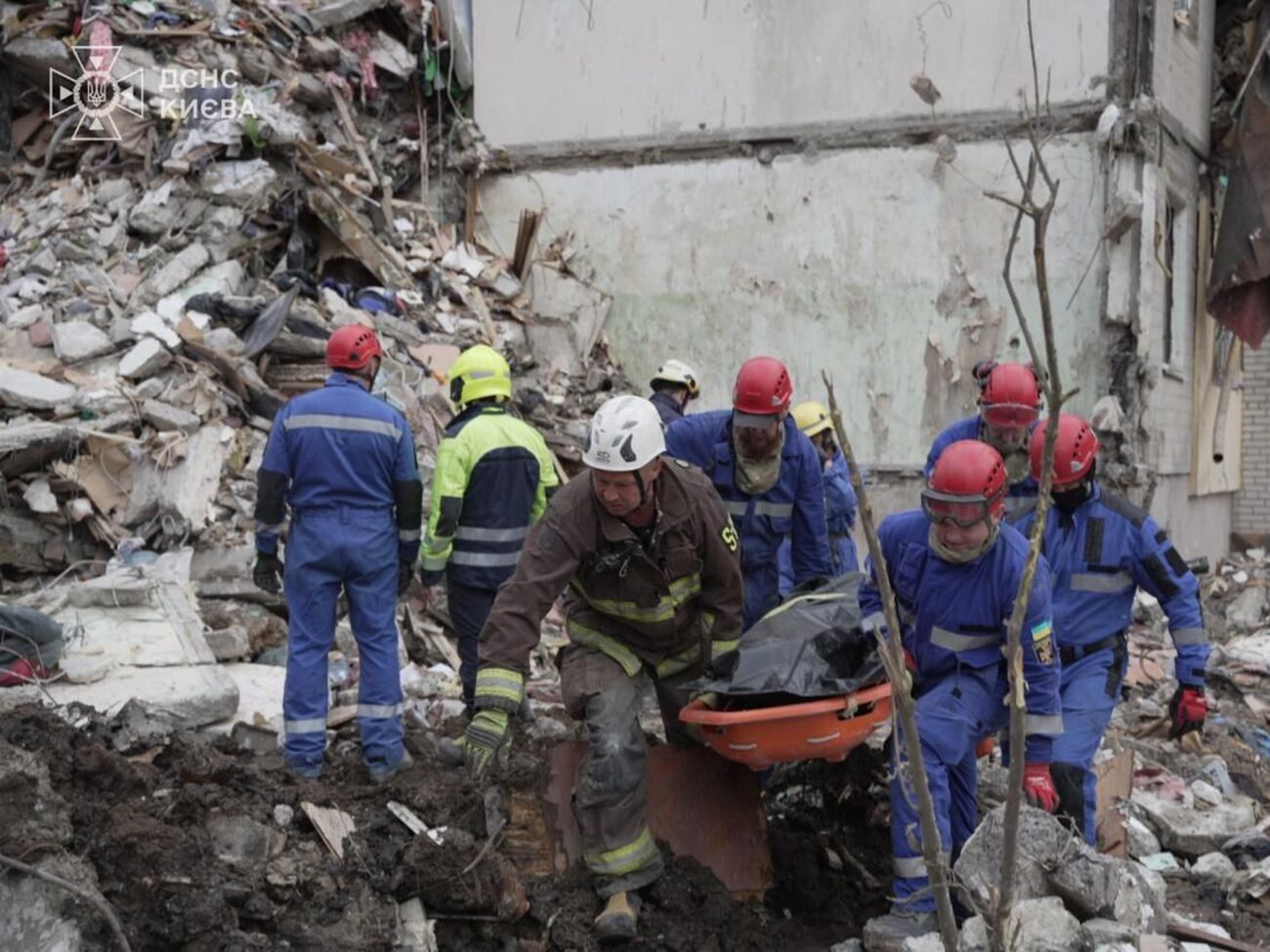 Аварійно-рятувальні роботи ще тривають