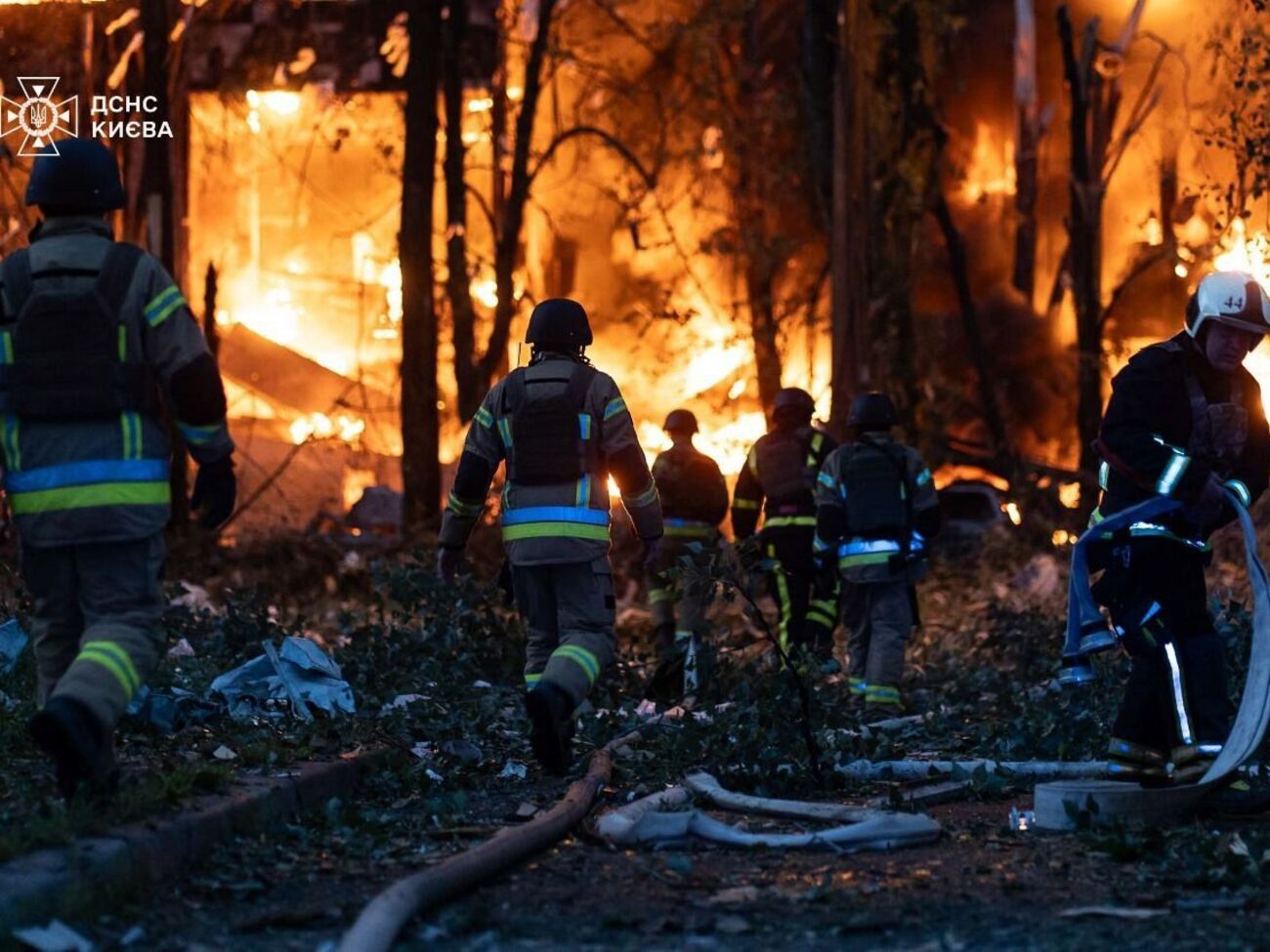 Унаслідок атаки РФ у різних районах Києва і в населених пунктах області сталися руйнування й пожежі