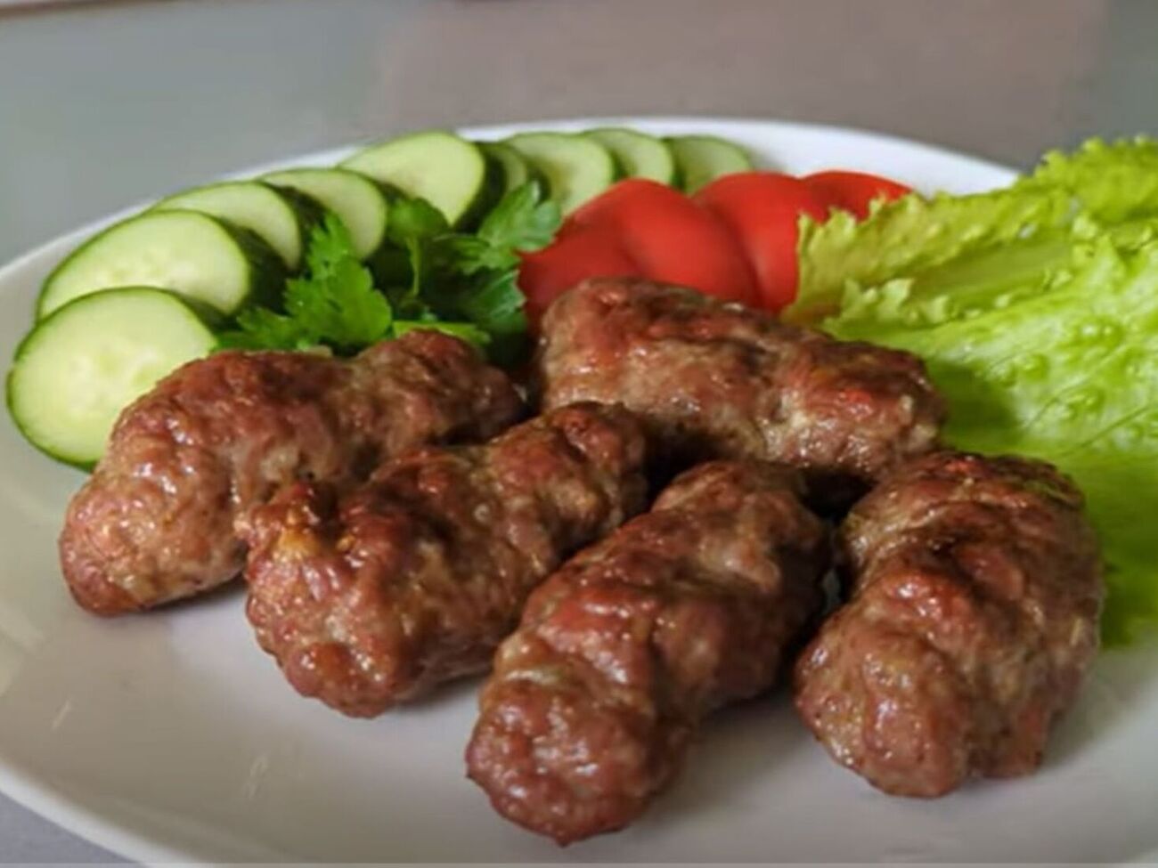 Фарш має настоятися в холодильнику протягом доби