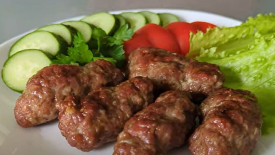 Фарш має настоятися в холодильнику протягом доби