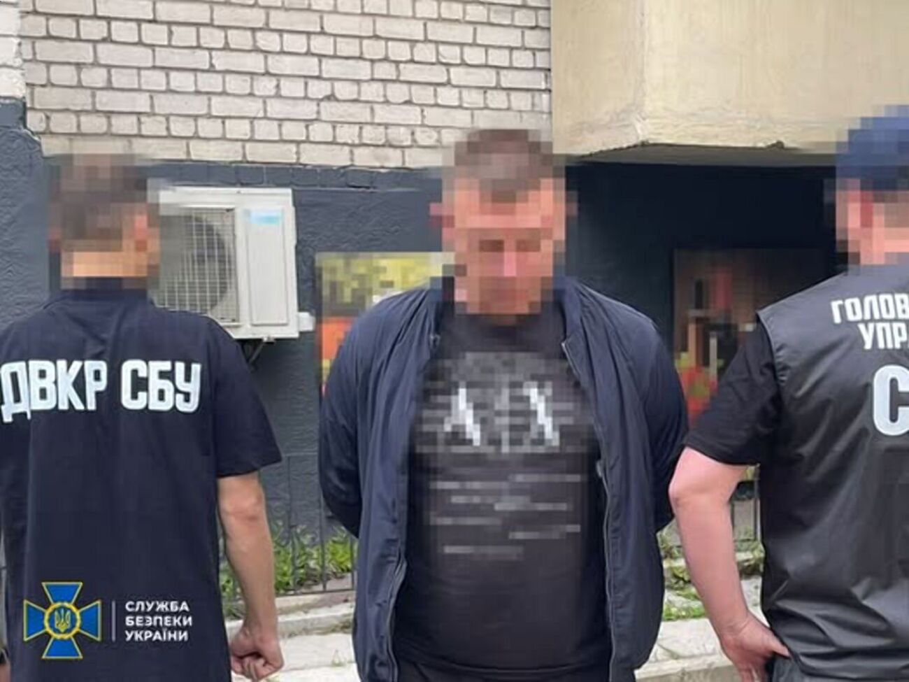 Служба безопасности подчеркнула, что задержала фигурантов с поличным во время передачи им средств от клиентов