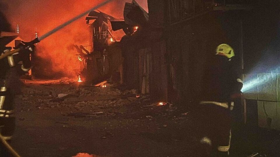 Окупанти обстріляли дві підстанції