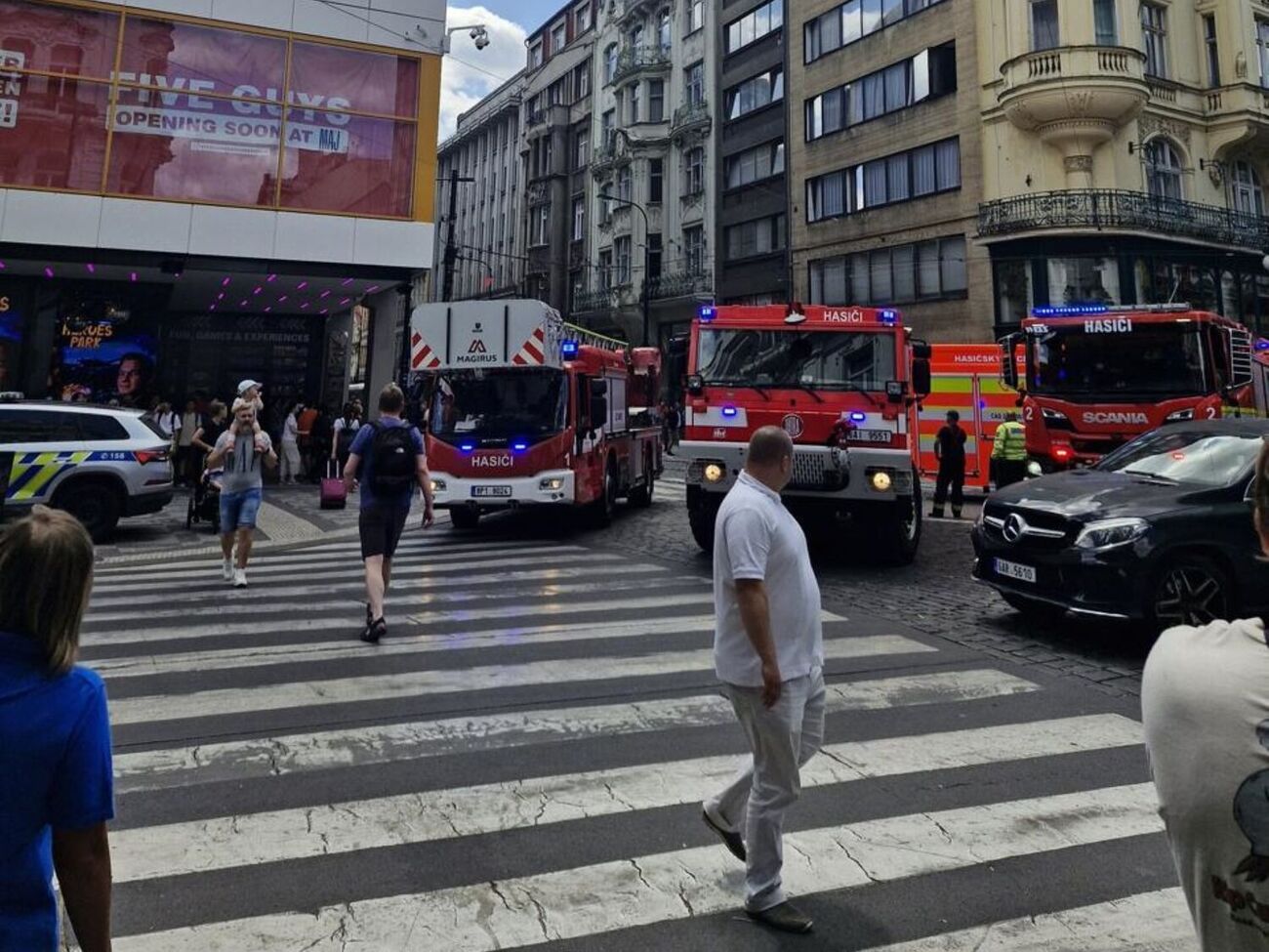 По данным чешского оператора, из-за обрыва высоковольтной линии частично отказали восемь крупных подстанций