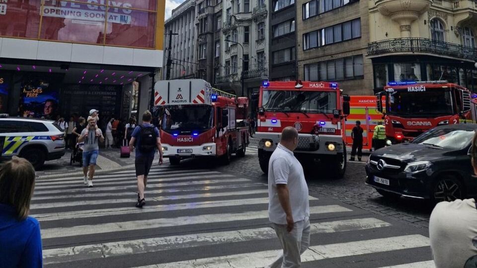 За даними чеського оператора, через відрив високовольтної лінії частково відмовило вісім великих підстанцій
