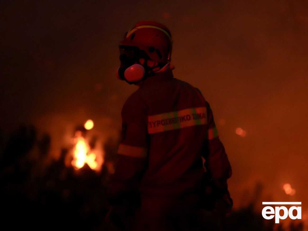 Сутки спустя пожар удалось ликвидировать, однако могли остаться "горячие точки"