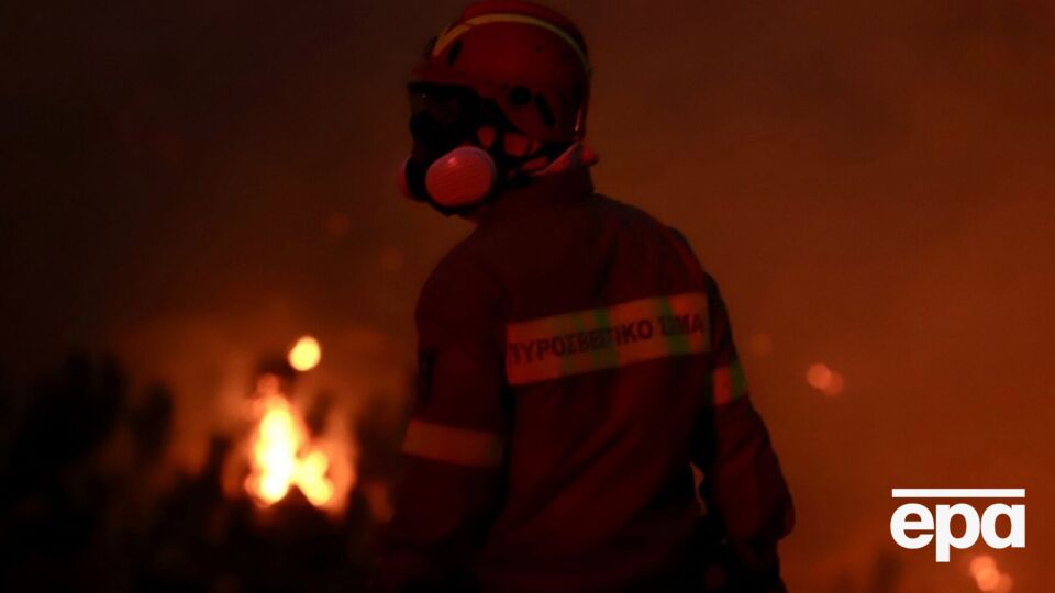 Сутки спустя пожар удалось ликвидировать, однако могли остаться "горячие точки"