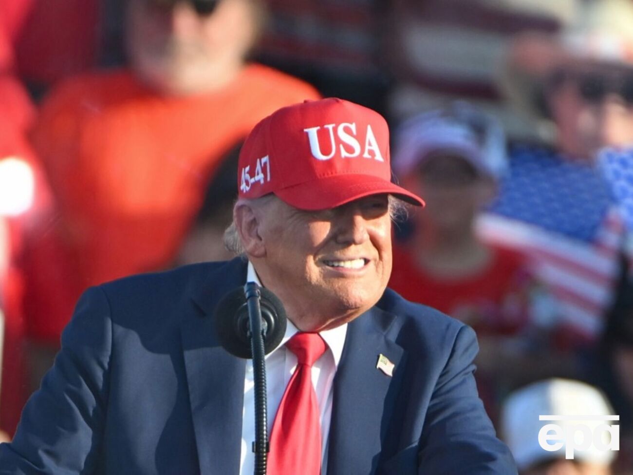 За словами Трампа, мігранти зможуть працювати також у готелях і закладів відпочинку