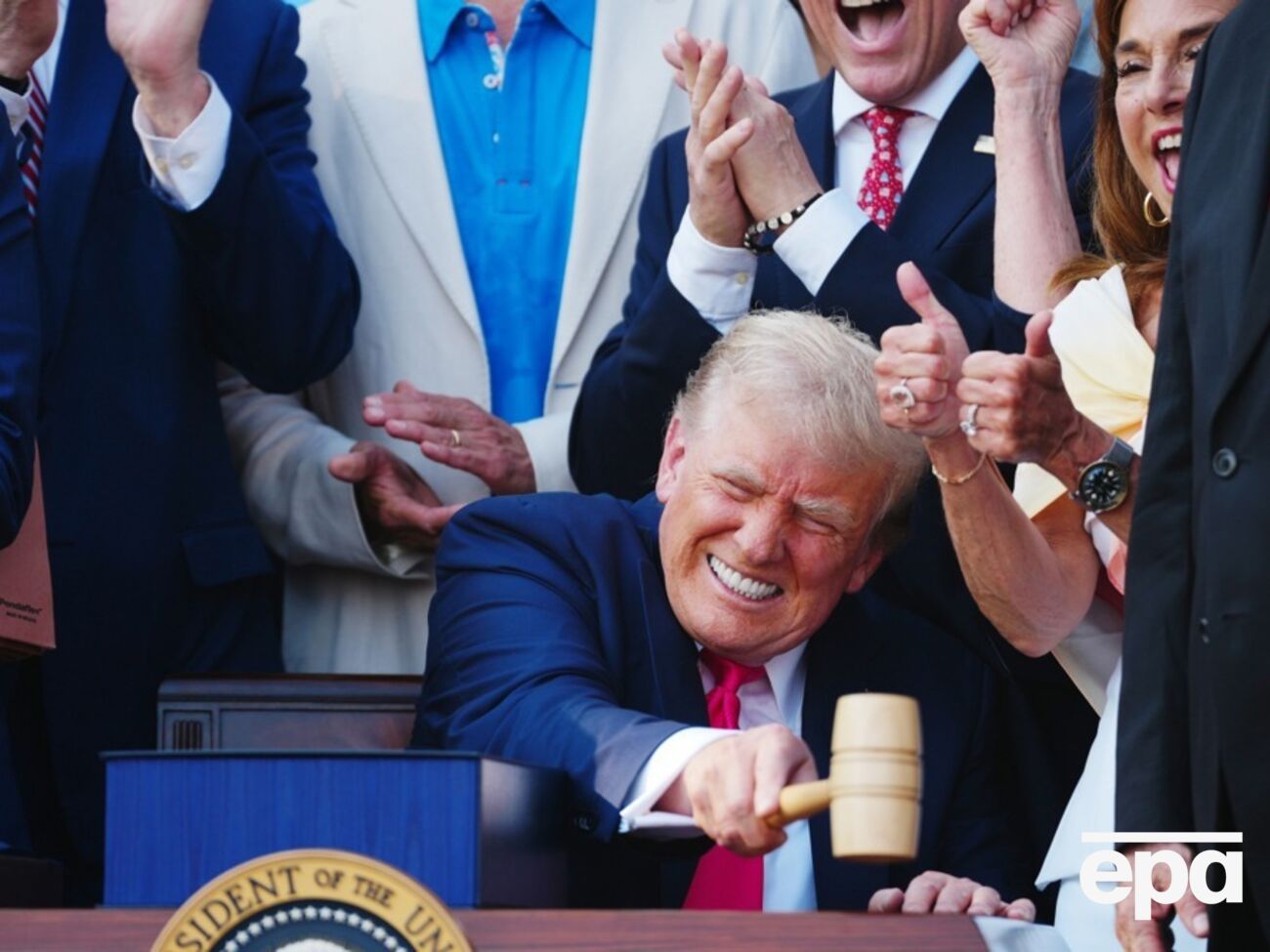 СМИ отмечает, что закон усиливает влияние Трампа на Республиканскую партию