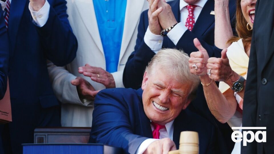 СМИ отмечает, что закон усиливает влияние Трампа на Республиканскую партию