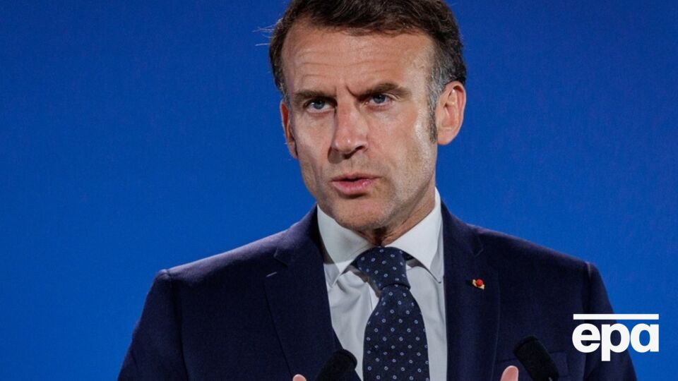 Макрон отметил, что телефонный разговор между ним и Путиным был важным для Франции