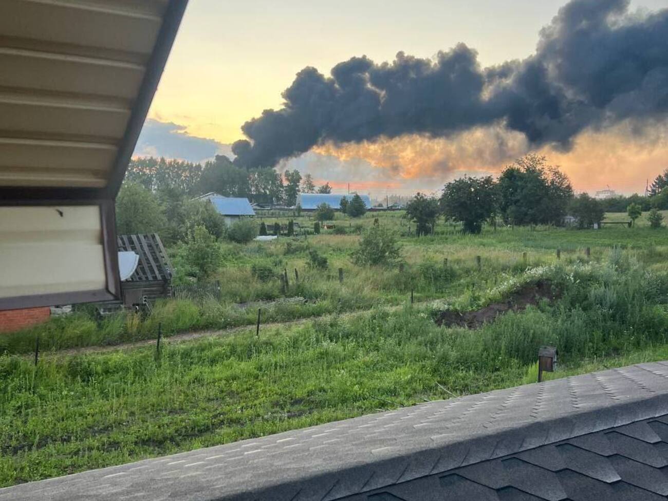 На распространенных в соцсетях видео зафиксированы масштабные пожары