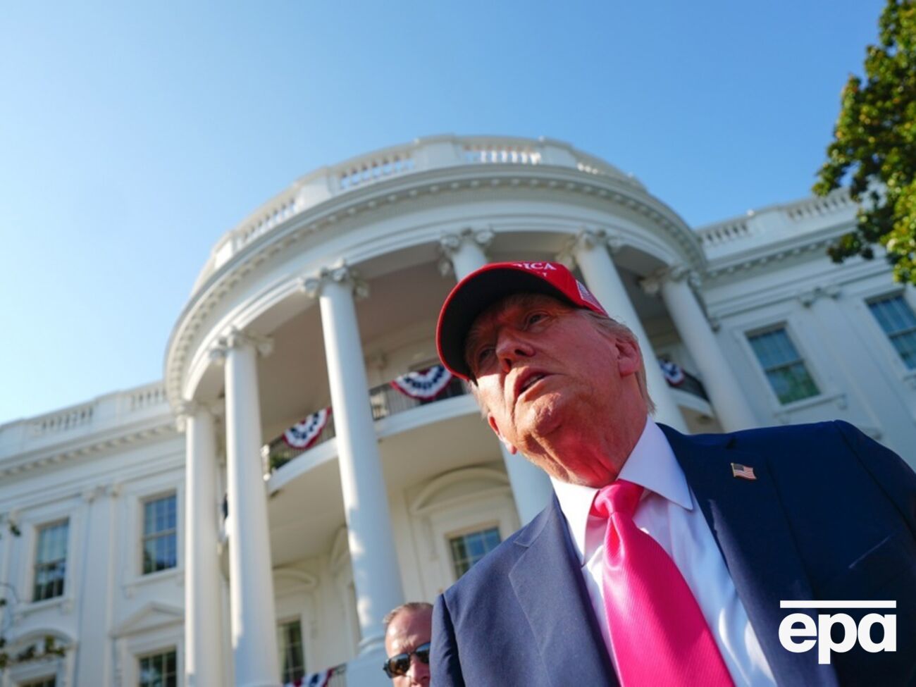 Трамп дает сигналы Путину, что тот может продолжать войну против Украины, пишет СМИ