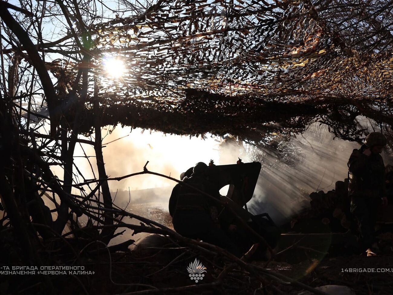 По словам Трегубова, россияне давят на покровском, лиманском и купянском направлениях