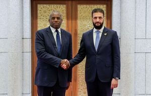 Лэмми (слева) посетил Дамаск с официальным визитом и встретился с новым лидером Сирии Ахмедом аш-Шараа