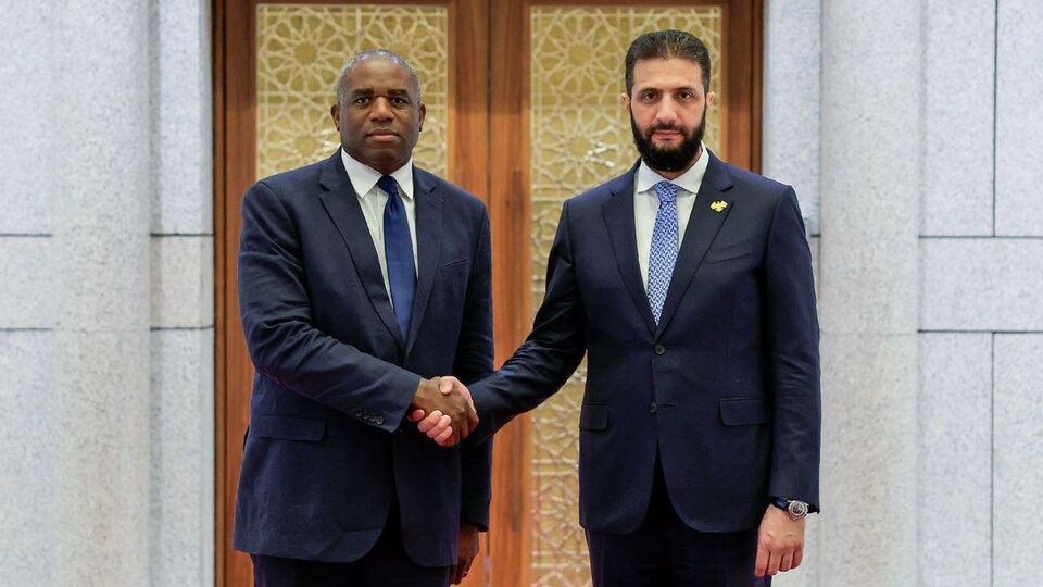 Леммі (ліворуч) відвідав Дамаск з офіційним візитом і зустрівся з новим лідером Сирії Ахмедом аш-Шараа