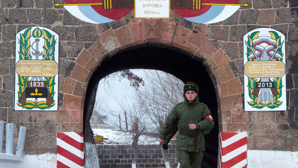 РФ прискорила комплектування військової бази в Гюмрі, вказував ГУР МОУ