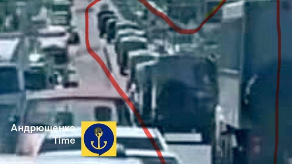 За словами Андрющенка, ідеться про понад 20 вантажівок і автобуси із живою силою РФ