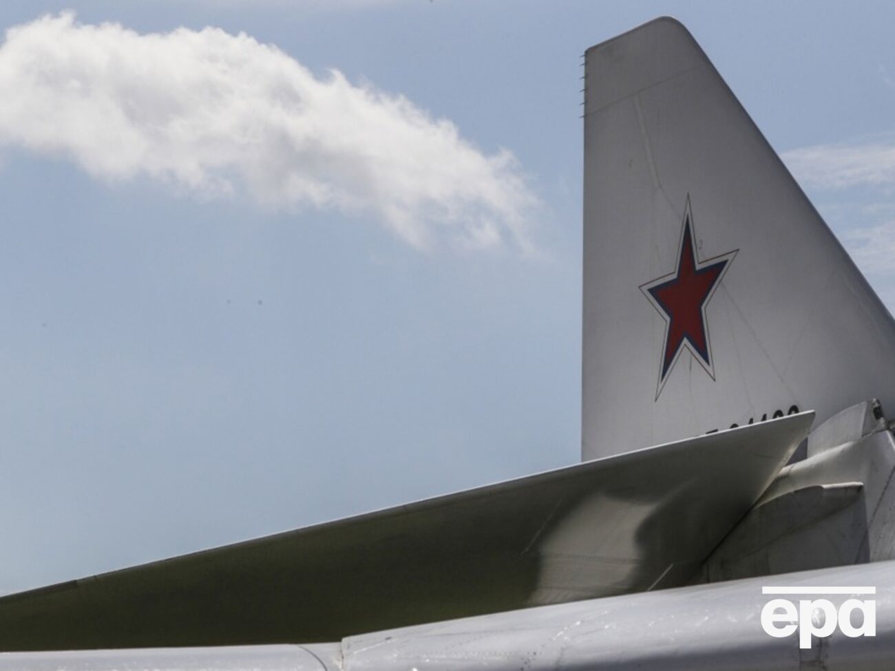 Официальной информации о сбивании или аварии российского самолета пока нет