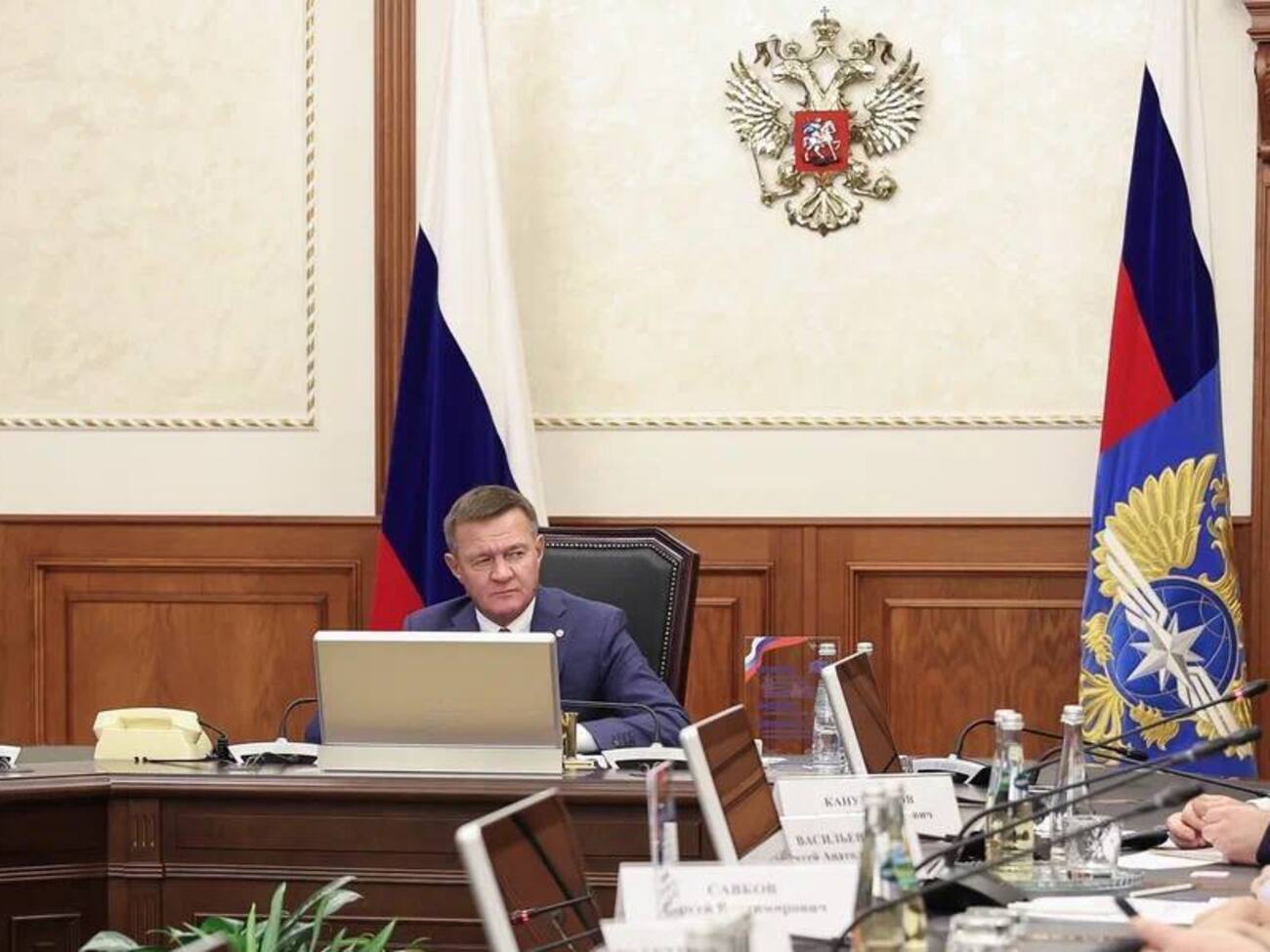 По одной из версий, Старовойт застрелился возле своей машины