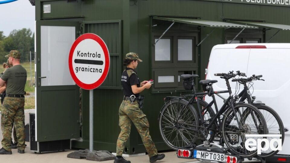 Польша не будет принимать лиц, чьи документы будут "неоднозначными", отметил глава правительства