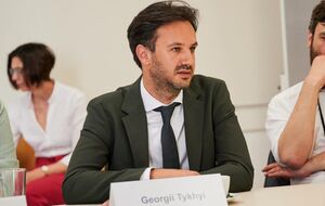 Тихий: Правильная "денацификация" должна начаться с Москвы