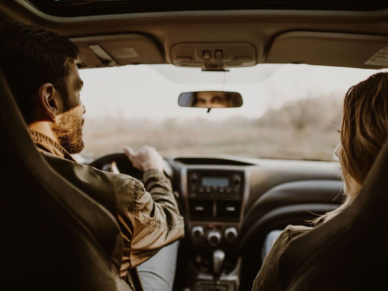 Опытный водитель будет включать сигналы поворота даже на пустой дороге
