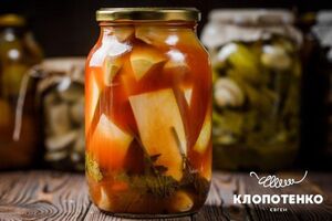 Оставьте остывать консервированные кабачки в банках при комнатной температуре
