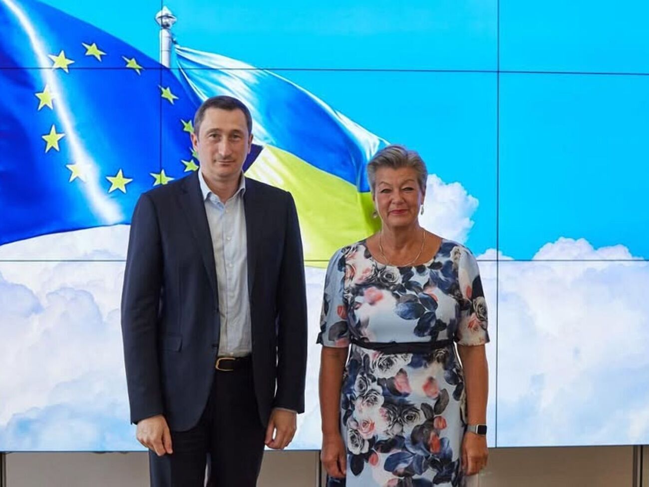 Чернишов (на фото ліворуч) розповів, у чому полягає роль спецпредставника з питань українців у ЄС