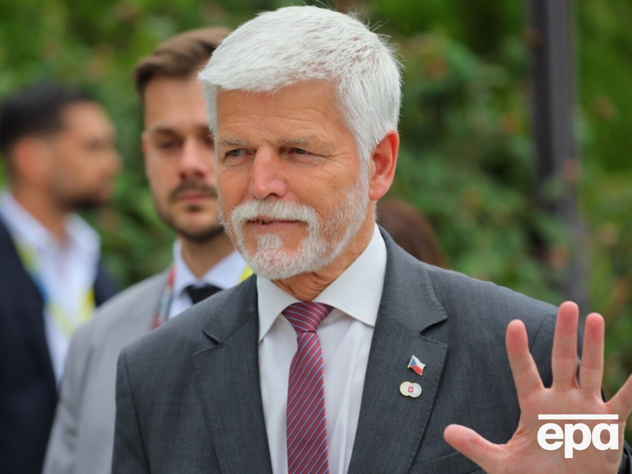 Павел призывает давить на экономику РФ