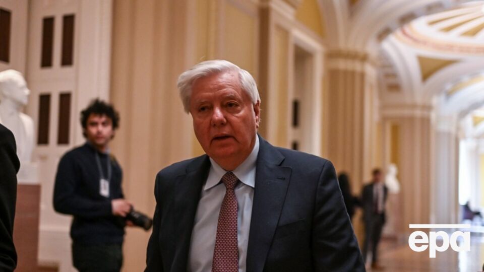 Грэм подчеркнул, что пора добавить больше инструментов в "арсенал" Трампа
