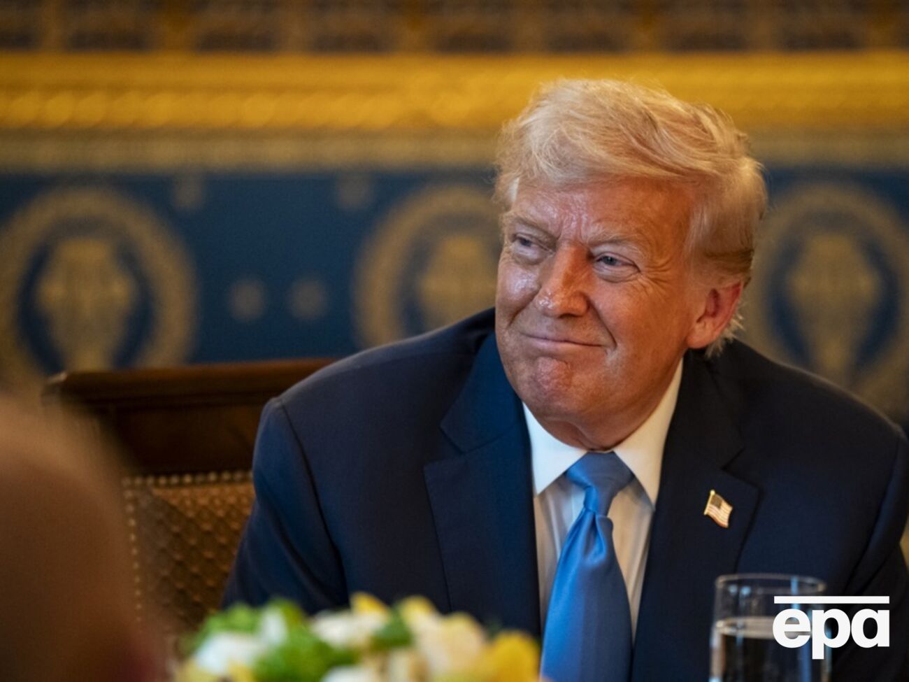 По данным источников, американский президент мог насторожиться и воспринять встречу как инсценированную