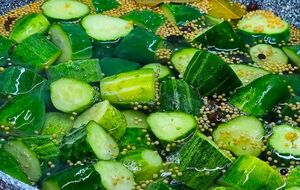 Простой рецепт огурцов, а результат – отменный