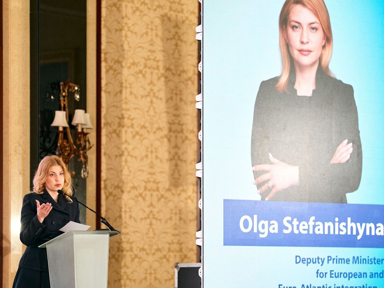 Минюст назвал видео с фотографиями министра шутливым и опубликовал другое