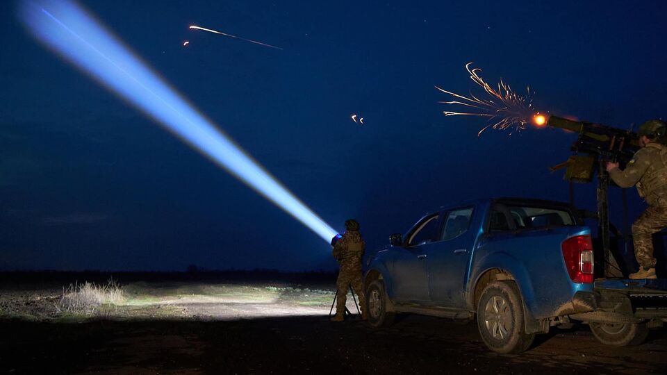По данным мониторинговых каналов, в воздушном пространстве Украины находится более 150 дронов