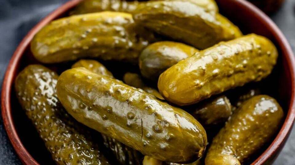Огірки потрібно заливати звичайною питною водою