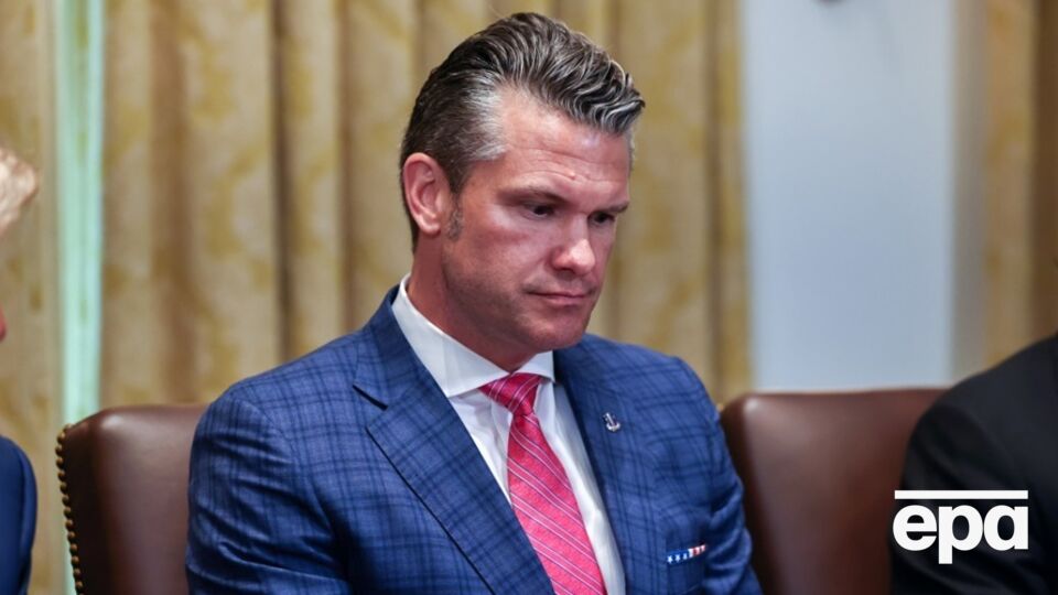 По данным телеканала, речь идет уже о втором случае за год, когда Хегсет единолично принимал решение по оружию для Украины